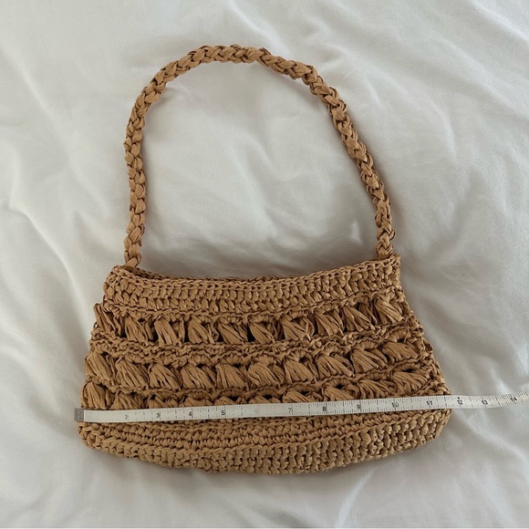 Hand crochet raffia baguette bag - Picture 7 of 9